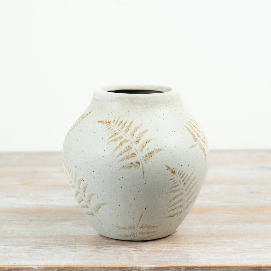 Stylish ceramic vase ideal for displaying both fresh and dried flowers beautifully.