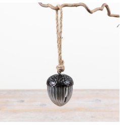 An 8.5cm hanging acorn bell featuring a metallic finish and jute hanger. 