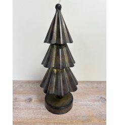 Bring nostalgic holiday vibes with this Rustic Metal Christmas Tree décor.