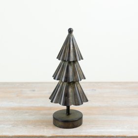 Bring nostalgic holiday spirit with this Rustic Metal Christmas Tree, perfect for vintage-inspired décor.