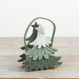 Bring a touch of festive charm to seasonal gifting with this decorative felt Christmas tree gift bag.