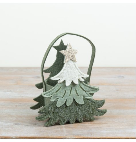 Give festive gifts in style with this lovely felt Christmas tree bag.