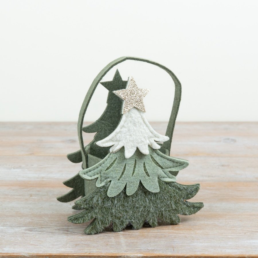 Bring a touch of festive charm to seasonal gifting with this decorative felt Christmas tree gift bag.