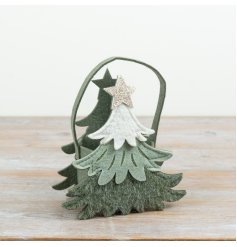 Bring festive charm to gifts with this beautifully crafted felt Christmas tree gift bag.