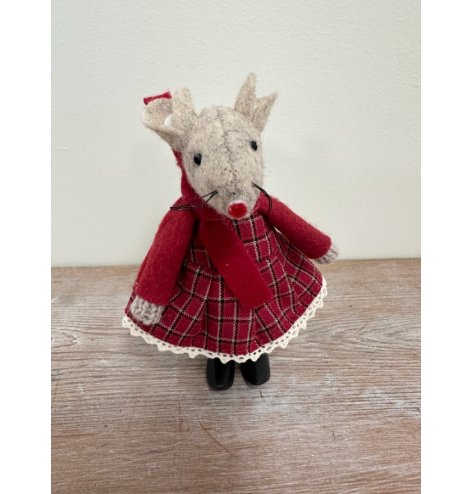 Add charm to any space with this adorable mouse decoration.