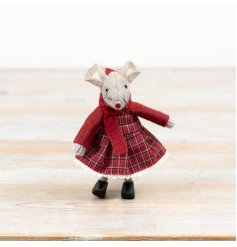 Create an eye-catching scene with this cute mouse decoartion.