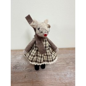 Bring charm to your space with this cute mouse décor piece.