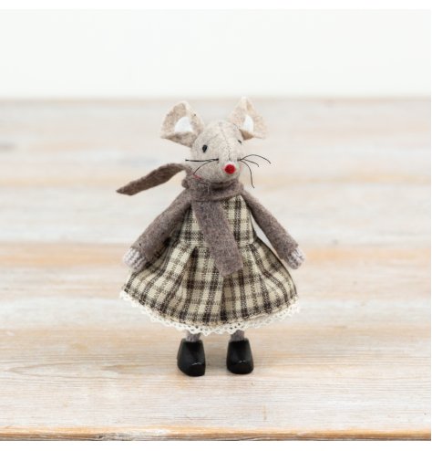Bring charm to your space with this cute and delightful mouse decoration.