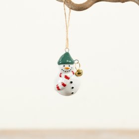 Bring holiday joy to your space with this adorable Snowman Jute Hanger!