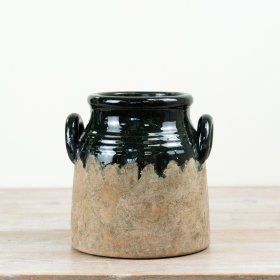Make a bold statement in-store with this striking two-tone ceramic vase.