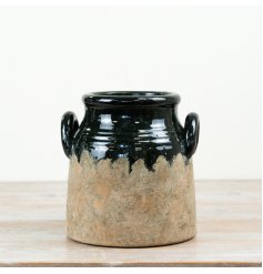 Add bold, rustic charm to your space with this eye-catching two-tone ceramic vase.
