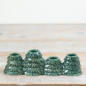 Add classic festive charm to your seasonal range with this ceramic Christmas tree taper candle holder.