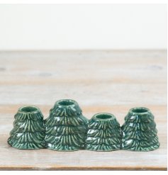 Bring a refined festive touch to your Christmas collection with this beautifully crafted ceramic taper candle holder.