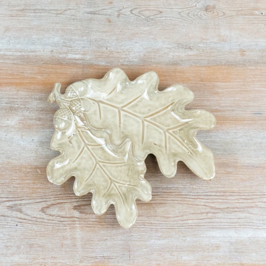 Cream Oak Leaf-Shaped Dish, 23cm