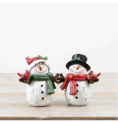 Bring holiday cheer with this charming 2-piece resin snowman decoration for your home.