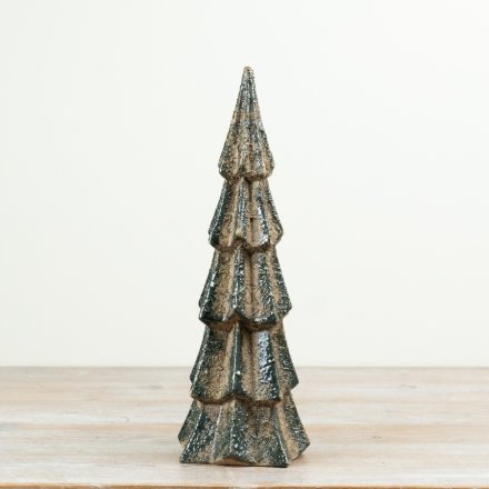 Add depth and texture to festive displays with this striking decorative Christmas tree ornament.