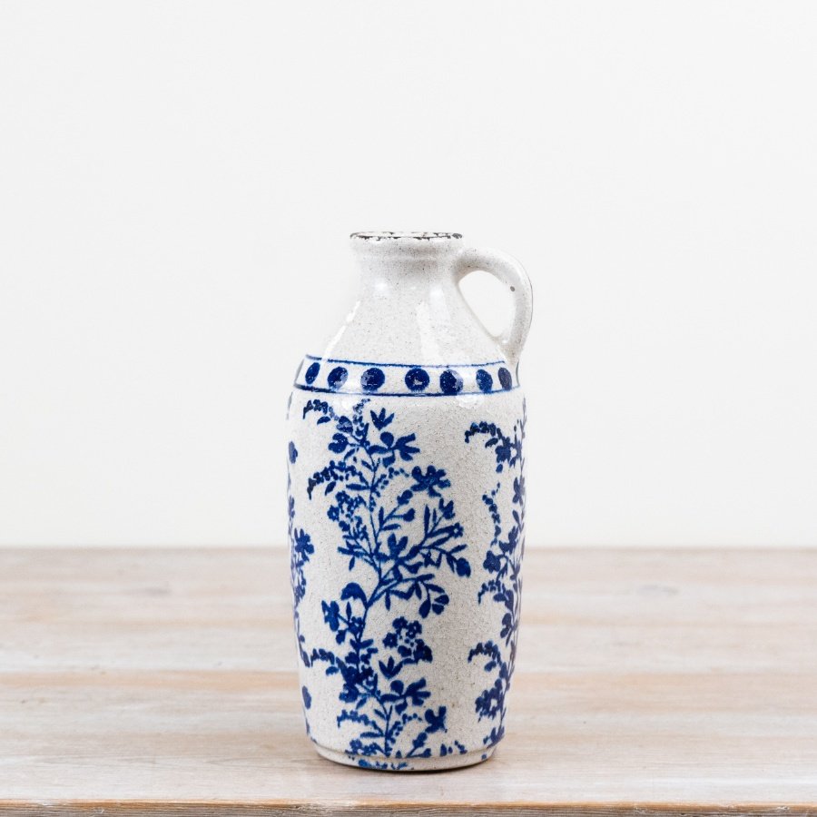 Designed in a timeless bottle silhouette with a softly curved handle