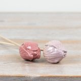 Add a charming splash of colour to your garden with our Speckled Pink Tulip Flower Stakes! 