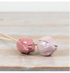 Add a charming splash of colour to your garden with our Speckled Pink Tulip Flower Stakes! 