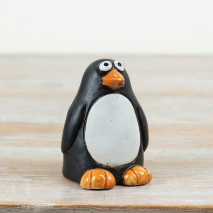 Add a touch of playful charm to your seasonal and coastal-inspired collections with this delightful ceramic penguin deco