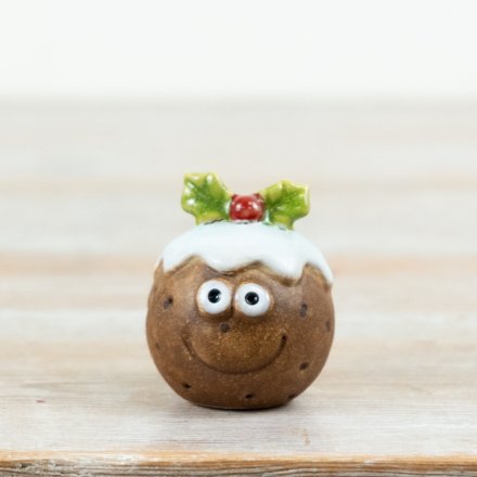 Bring festive fun to your seasonal range with this delightful ceramic Christmas pudding decoration.