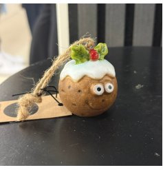 Bring warm, festive charm to your holiday with this classic Christmas pudding tree ornament.