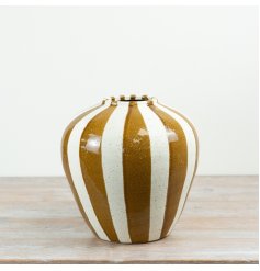 a stylish betty vase 