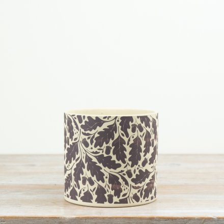 Add classic botanical charm to your collection with this stylish oak leaf print planter.