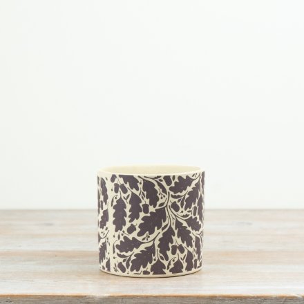 Add classic botanical charm to your collection with this stylish oak leaf print planter.