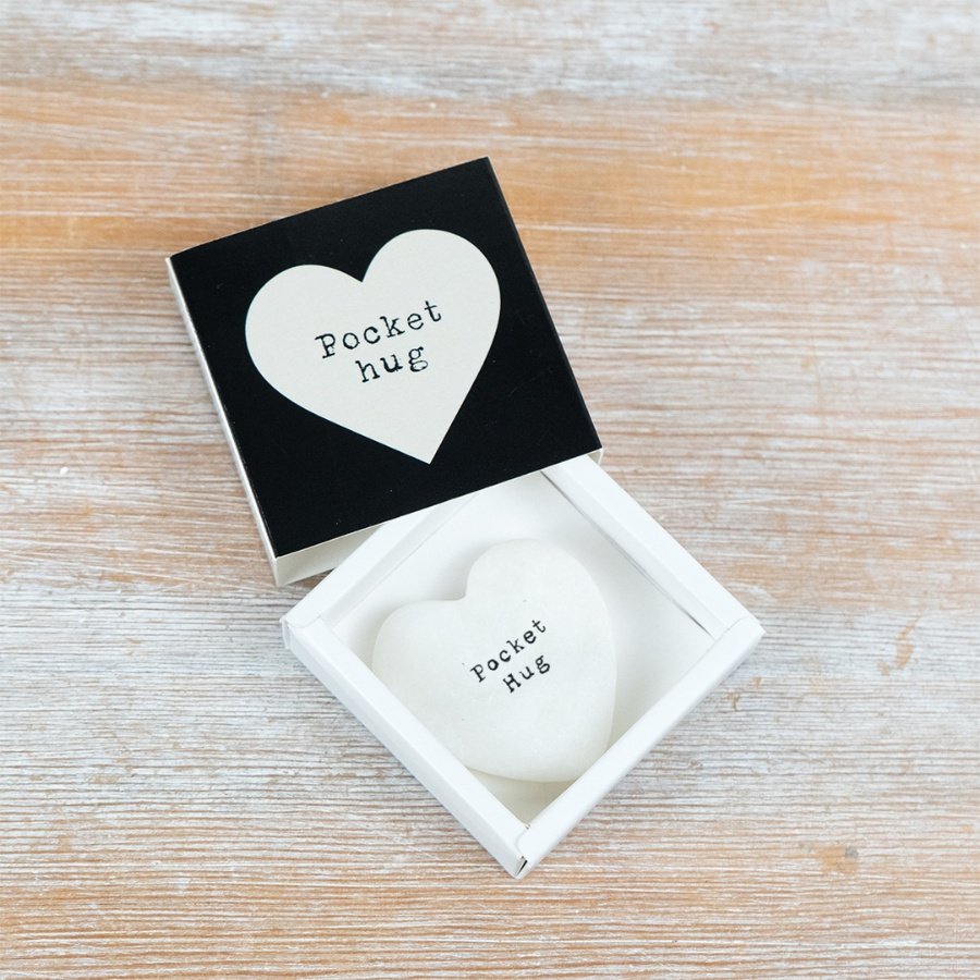 Personalized natural marble heart with single-color text for an elegant touch.