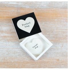 Elegant natural marble heart, personalised with single-color text, 
