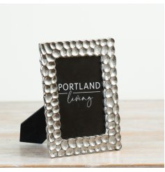 Chic and modern photo frame to showcase your favorite memories.