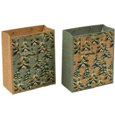 Style your seasonal gifts perfectly with this charming winter forest-themed gift bag.