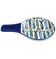 Keep your kitchen neat with this adorable 19x12cm sardine-shaped spoon rest.