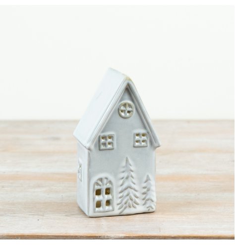 Charming LED house illuminated by 3 LR44 batteries for a cozy glow.