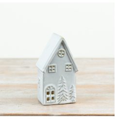 Charming LED house powered by three LR44 batteries for a bright and cozy glow.