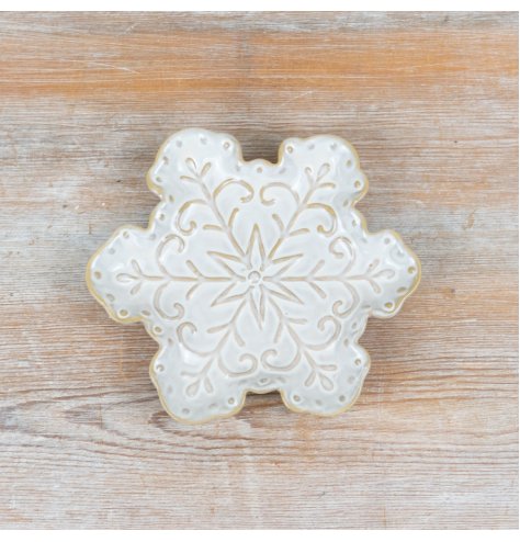 This Snowflake Plate adds a touch of winter elegance to your table with its fine craftsmanship.