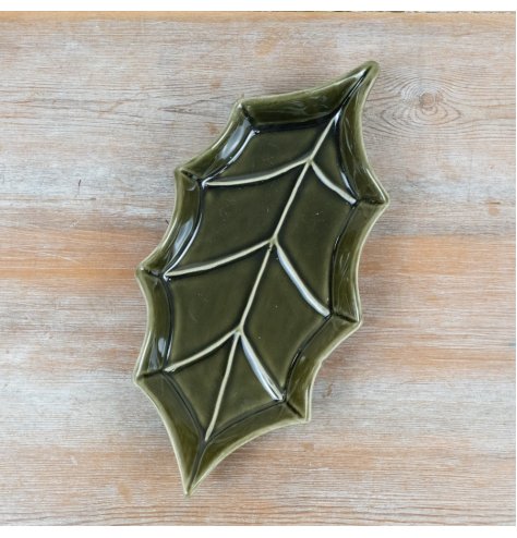 Add festive charm to your season with this elegant ceramic holly leaf dish, perfect for stylish decor.