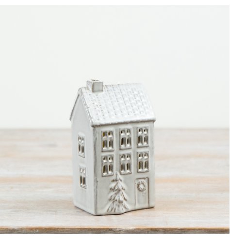 Bring a cosy festive glow to Christmas displays with this charming ceramic house decoration.