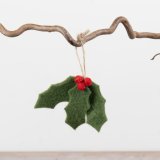 Charming felt holly decoration with jute hanger for a festive touch.