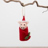Bring holiday cheer with this adorable felt Christmas Pig in a Blanket decoration.