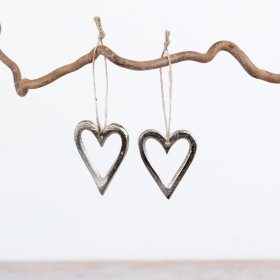 Delightful heart-shaped hanging decoration for a cozy touch.