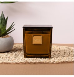 Set a cozy, welcoming mood with the 450g Ombre Nomad Candle.