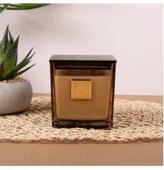 Enjoy classic luxury with our 450g Oud Wood scented candle.