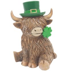 Bring warm countryside vibes with the Highland Cow Lucky Boy decorative piece.