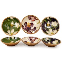 Add timeless charm to your table with this 30cm Floral Enamel Bowl