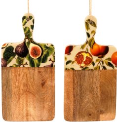 This 30cm enamel-coated fruit board offers lasting durability and simple cleanup.