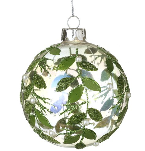 Bring a hint of classy festive charm to your range with this exquisitely designed glass bauble.