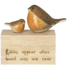 Charming Robin Wood Block: A warm, natural-toned plaque symbolising loved ones near