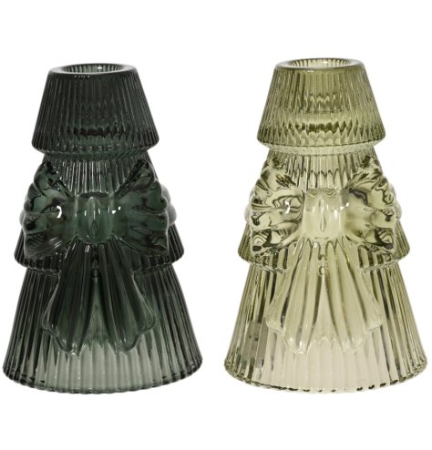 Enhance your home style with this chic set of glass candleholders.